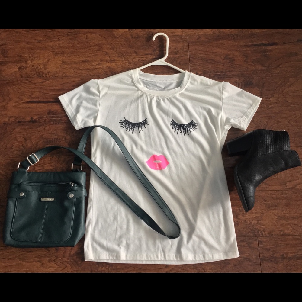 SALE❗️White Tee with Face design on Front